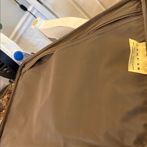 3 piece vintage Jaguar luggage set - Picture 15 of 15